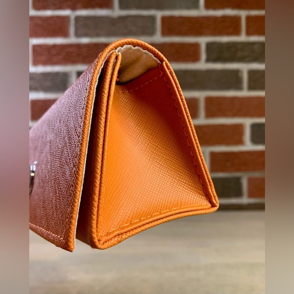 Authentic‎ Tory Burch Eyeglasses
Sunglasses Clamshell Semi Hard Case
Orange - Picture 4 of 9